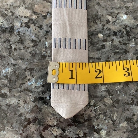 Tommy Hilfiger 100% silk imported dark green tie - Picture 7 of 10